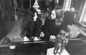 Yoko Ono en John Lennon in Tittenhurst, 1969 (Foto © John de Rooij)
